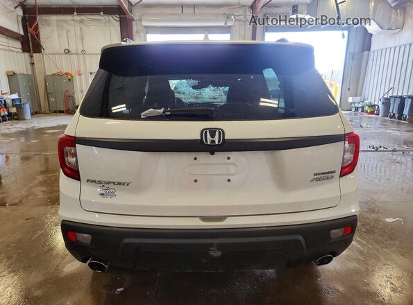 5FNYF8H99KB010646 2019 HONDA PASSPORT White Հետևի տեսք