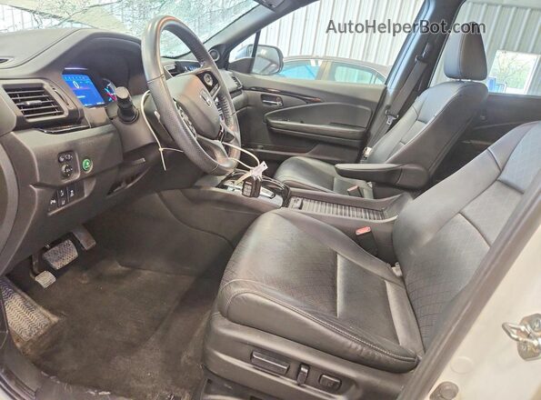 5FNYF8H99KB010646 2019 HONDA PASSPORT White Սալոնի դիմացի տեսք
