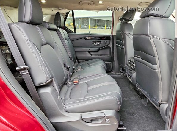 5FNYG1H72PB056152 2023 HONDA PILOT Red Rear interior view