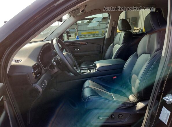 5FNYG2H41PB002126 2023 HONDA PILOT Черный Вид салона спереди