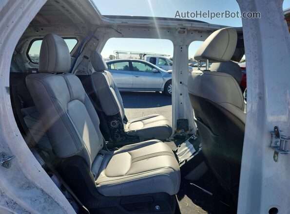 5FNYG2H73PB008598 2023 HONDA PILOT White Հետևի նստատեղերի տեսք