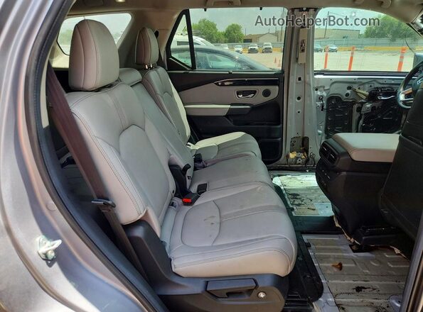 5FNYG2H77RB000782 2024 HONDA PILOT Silver Вид задньої частини салону