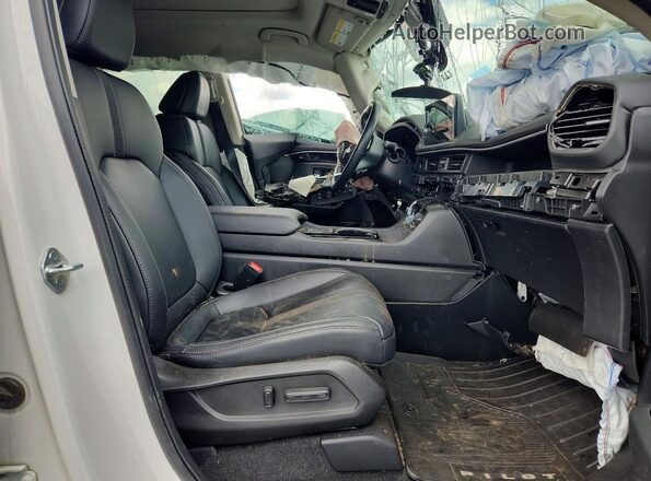 5FNYG2H79PB011196 2023 HONDA PILOT White Front interior view