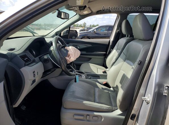 5FPYK2F65JB002583 2018 HONDA RIDGELINE Silver Вид салону спереду