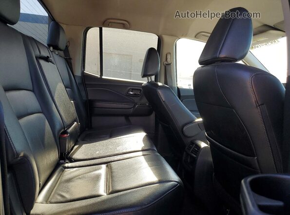 5FPYK2F69JB000612 2018 HONDA RIDGELINE White უკანა სავარძლების ხედი