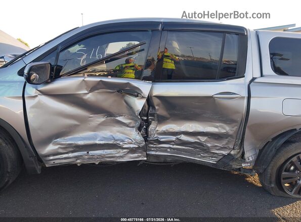 5FPYK3F15JB000715 2018 HONDA RIDGELINE Silver Դիմացի տեսք