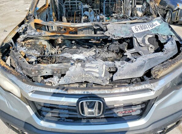 5FPYK3F17KB047987 2019 HONDA RIDGELINE Silver Rear interior view