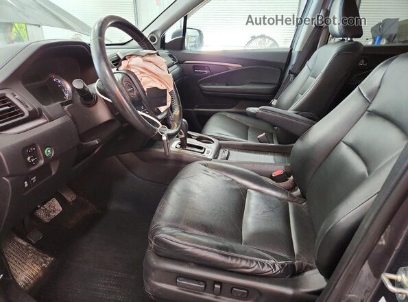 5FPYK3F51KB040391 2019 HONDA RIDGELINE Gray Front interior view