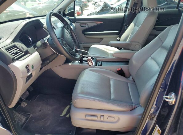 5FPYK3F59HB008779 2017 HONDA RIDGELINE Blue Widok wnętrza z przodu