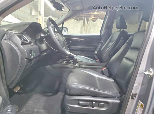 5FPYK3F63HB014361 2017 HONDA RIDGELINE Silver წინა სალონის ხედი