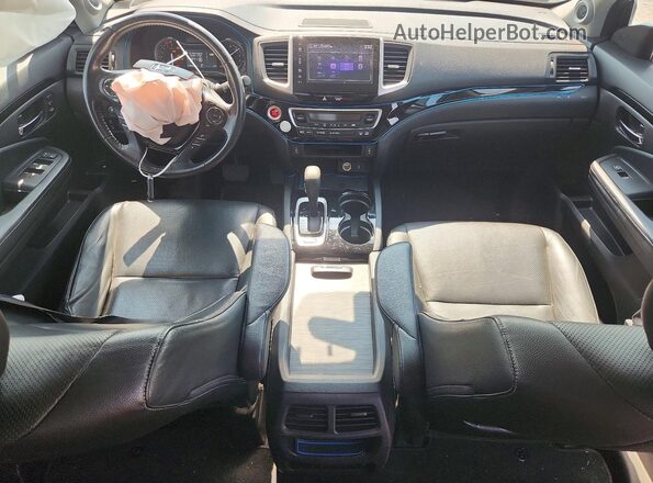 5FPYK3F70HB028548 2017 HONDA RIDGELINE Silver Widok deski rozdzielczej