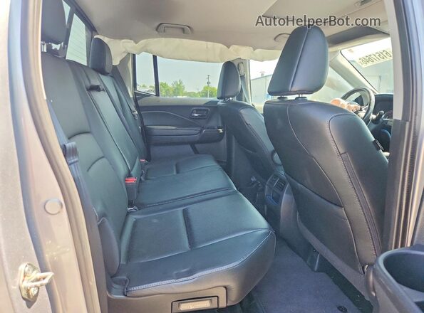 5FPYK3F70HB028548 2017 HONDA RIDGELINE Silver Widok tylnych siedzeń