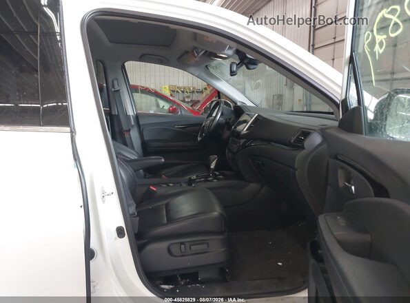 5FPYK3F72JB004855 2018 HONDA RIDGELINE White Вид салону спереду