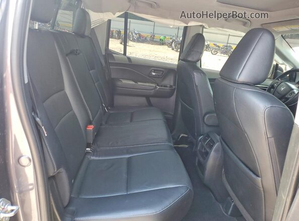 5FPYK3F72JB007643 2018 HONDA RIDGELINE Gray Widok tylnych siedzeń
