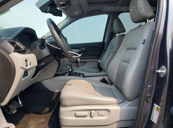 5FPYK3F7XHB008341 2017 HONDA RIDGELINE Gray Widok wnętrza z przodu
