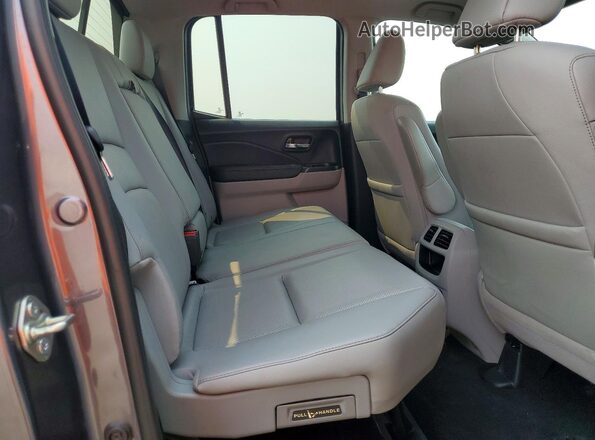 5FPYK3F7XHB008341 2017 HONDA RIDGELINE Gray Widok tylnych siedzeń