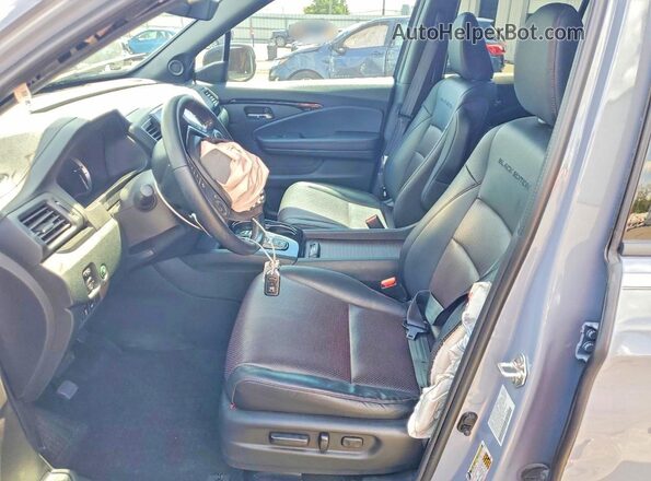 5FPYK3F85PB054442 2023 HONDA RIDGELINE Silver Front interior view