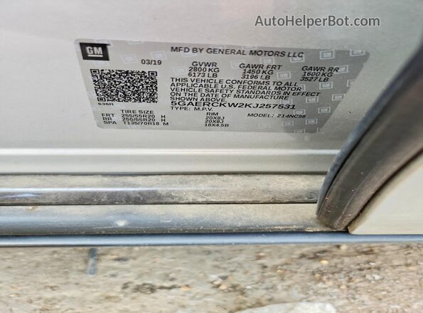 5GAERCKW2KJ257531 2019 BUICK ENCLAVE Серебряный Вид наклейки с VIN-кодом