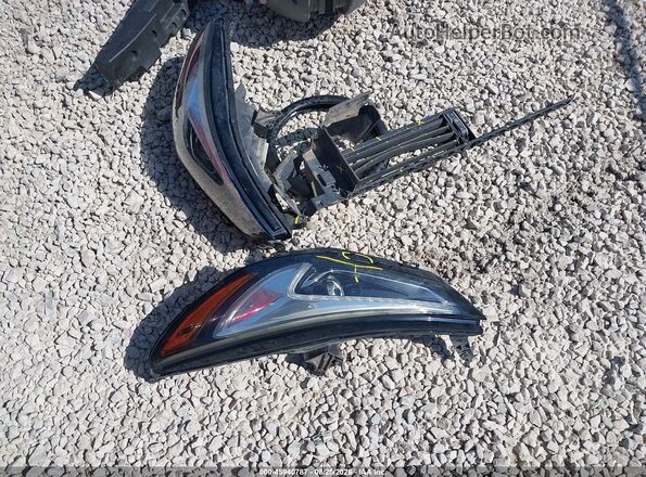 5GAEVAKW5KJ250296 2019 BUICK ENCLAVE Red Vista del cuadro de instrumentos