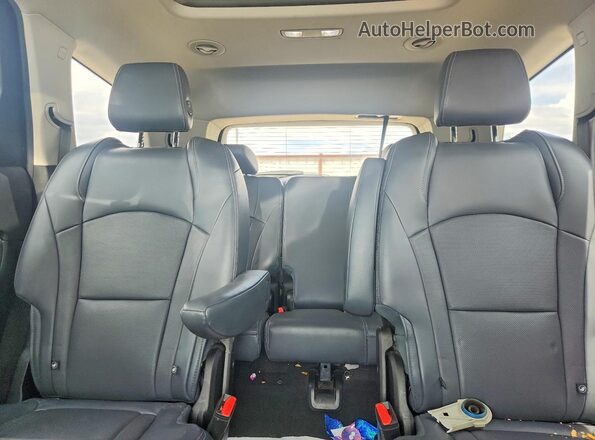 5GAEVBKW1JJ164049 2018 BUICK ENCLAVE White Rear seats view