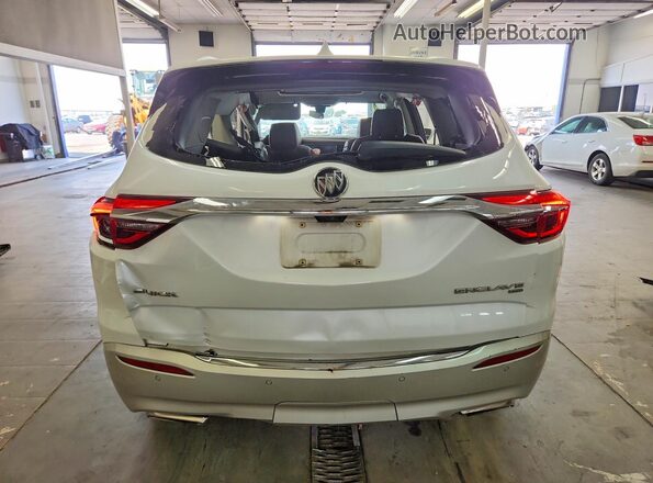 5GAEVCKW2JJ250332 2018 BUICK ENCLAVE White Widok z tyłu