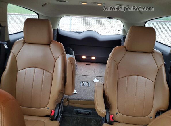 5GAKRBKD0HJ262604 2017 BUICK ENCLAVE Burgundy Widok tylnych siedzeń
