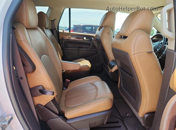 5GAKRBKD1HJ350741 2017 BUICK ENCLAVE White Widok wnętrza z tyłu