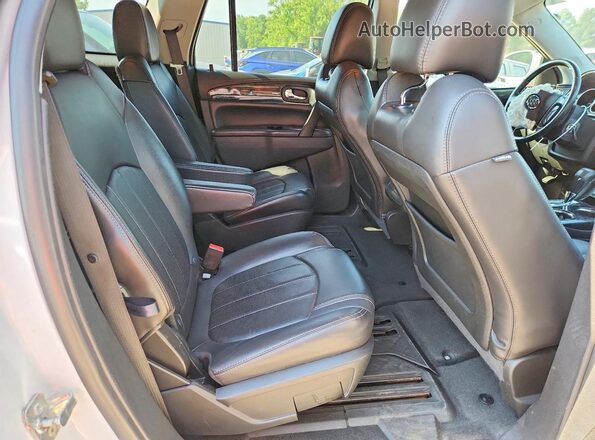 5GAKRBKD4HJ123706 2017 BUICK ENCLAVE Белый Вид задней части салона