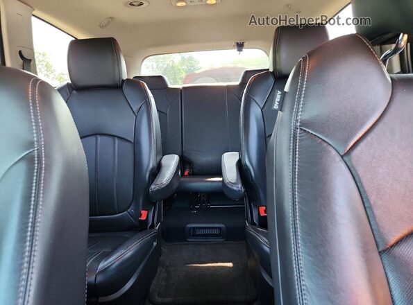 5GAKRBKD4HJ123706 2017 BUICK ENCLAVE Белый Вид задних сидений