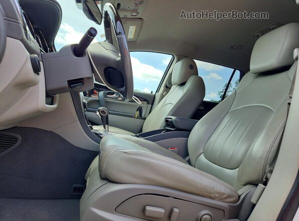 5GAKRBKD8HJ189594 2017 BUICK ENCLAVE White Vista interior delantera