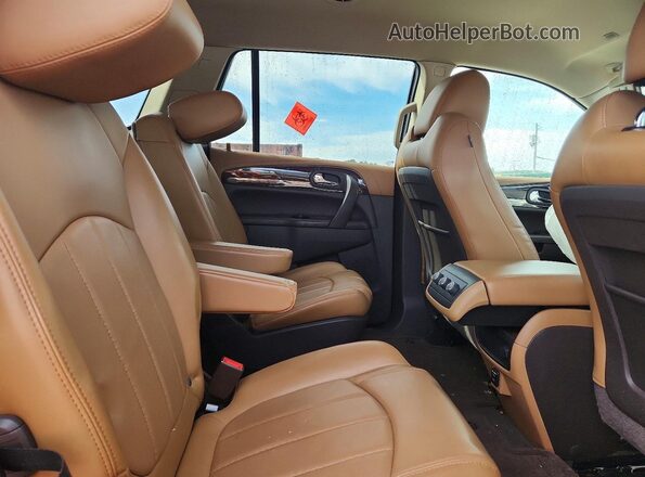 5GAKRBKD9GJ300295 2016 BUICK ENCLAVE Gold Vista interior trasera