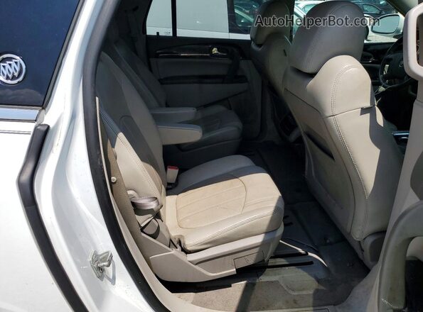 5GAKRCKD5HJ316632 2017 BUICK ENCLAVE White Vista interior trasera