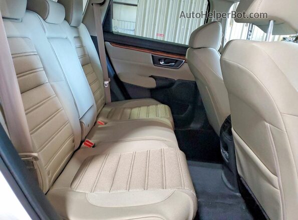 5J6RW2H5XJL006870 2018 HONDA CR-V Белый Вид задних сидений