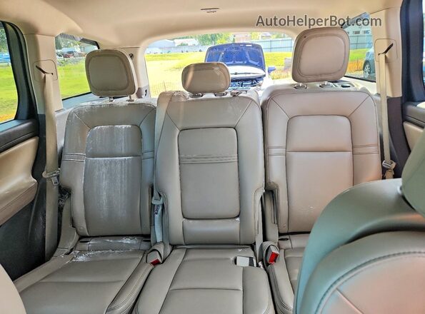 5LM5J6XC6RGL00855 2024 LINCOLN AVIATOR Black Rear seats view