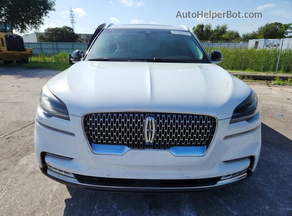 5LM5J7WC5LGL03132 2020 LINCOLN AVIATOR White Widok z przodu