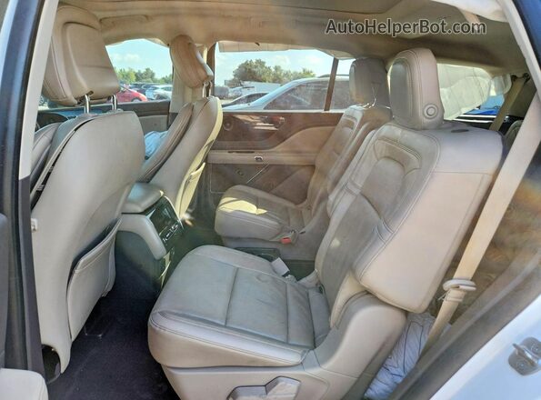 5LM5J7WC5LGL03132 2020 LINCOLN AVIATOR White Widok wnętrza z tyłu