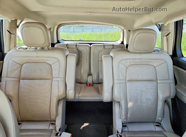 5LM5J7WC5LGL03132 2020 LINCOLN AVIATOR White Widok tylnych siedzeń