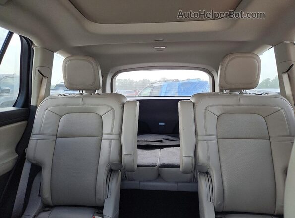 5LM5J7WC5NGL01934 2022 LINCOLN AVIATOR White უკანა სავარძლების ხედი
