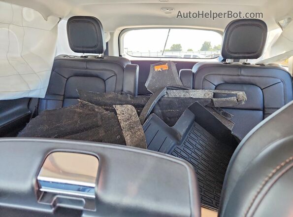 5LM5J7XC0SGL17968 2025 LINCOLN AVIATOR Black Widok tylnych siedzeń