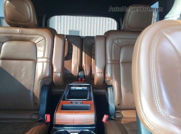 5LM5J7XC2LGL17701 2020 LINCOLN AVIATOR Black Rear seats view