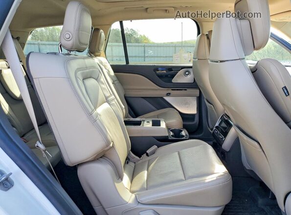 5LM5J7XC4LGL19482 2020 LINCOLN AVIATOR Белый Вид задней части салона