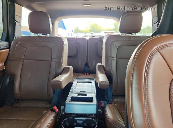 5LM5J7XC6MGL02121 2021 LINCOLN AVIATOR White Rear seats view