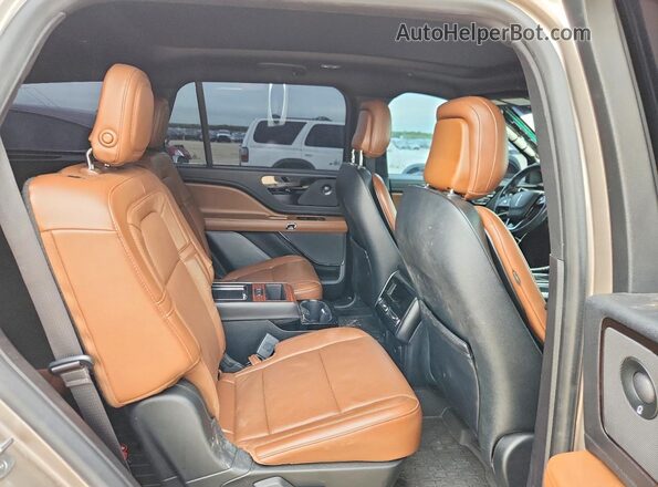 5LM5J7XC8LGL21431 2020 LINCOLN AVIATOR Tan Widok wnętrza z tyłu