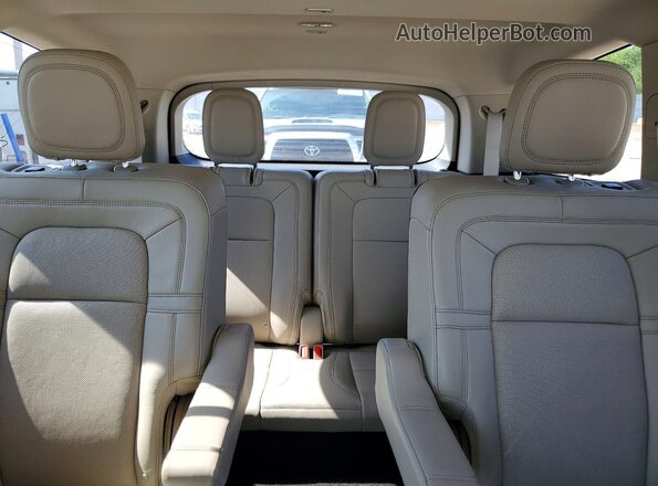 5LM5J7XC9LGL01608 2020 LINCOLN AVIATOR Белый Вид задних сидений