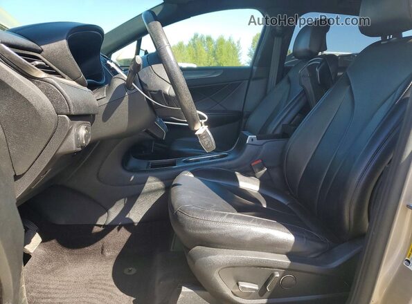 5LMCJ1C90HUL31510 2017 LINCOLN MKC Gold Front interior view