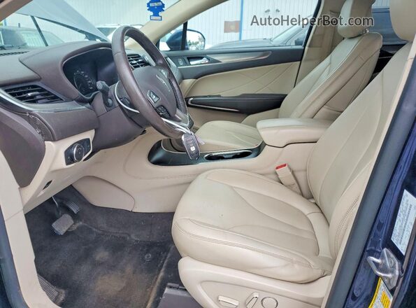 5LMCJ1C91HUL62877 2017 LINCOLN MKC Blue Widok wnętrza z przodu