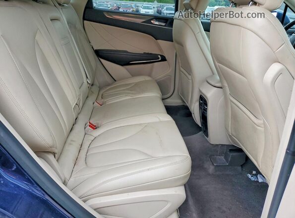 5LMCJ1C91HUL62877 2017 LINCOLN MKC Blue Widok wnętrza z tyłu