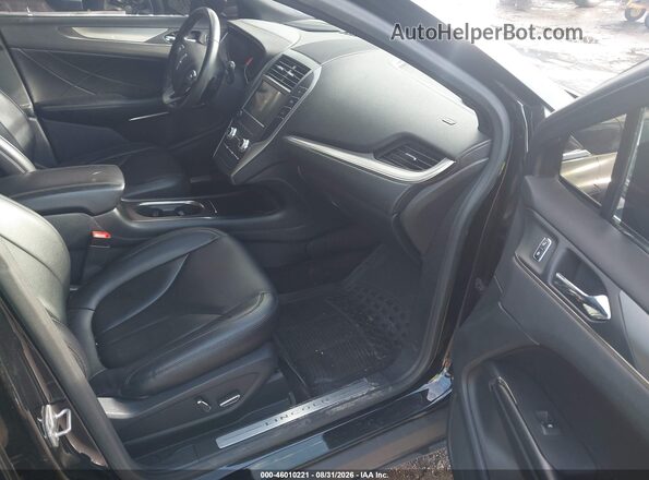 5LMCJ1C94HUL03435 2017 LINCOLN MKC Черный Вид салона спереди