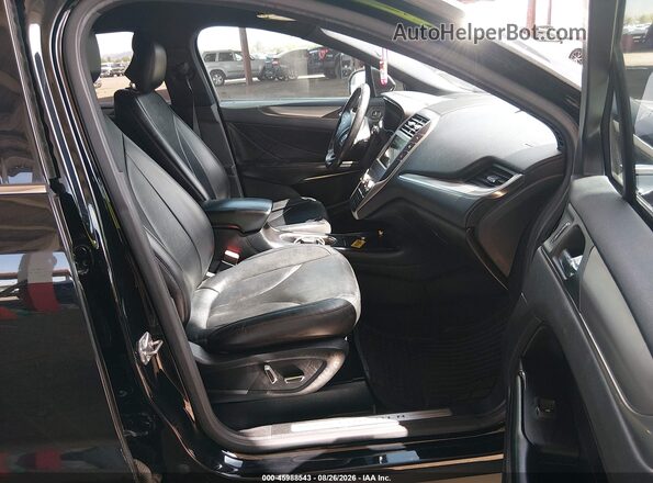 5LMCJ1C94HUL19733 2017 LINCOLN MKC Black Front interior view