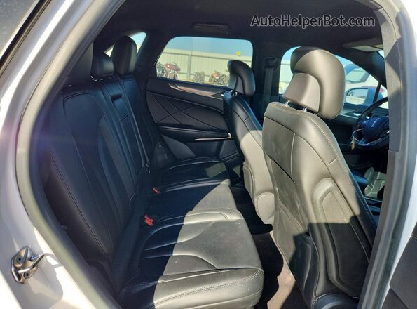 5LMCJ1C97HUL46795 2017 LINCOLN MKC Белый Вид задней части салона